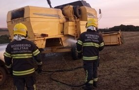 Colheitadeira pega fogo no interior de Campos Novos