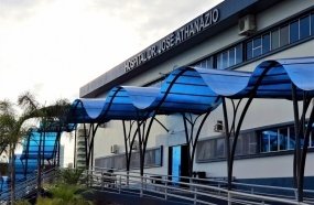 Casal de jovens é preso após se esfaquear por causa de drogas