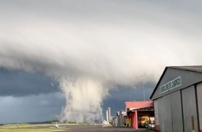 Nuvem gigante se forma antes de temporal em Chapecó