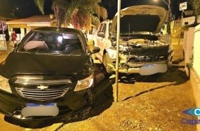 Criança e três adultos ficam feridos após colisão entre carro e caminhonete