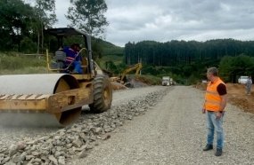 Secretário de Estado acompanha obra entre Vargem e Abdon Batista