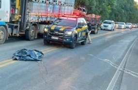 Pedestre morre após ser atropelado por carreta na BR-282
