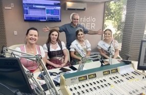 Soberanas da Expotílias divulgam a feira em emissoras de rádios da região 