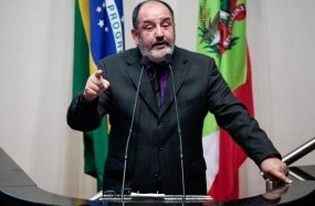 Governador afasta diretor do Procon SC após denúncia de assédio sexual