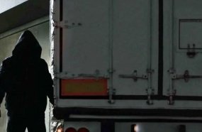 Caminhoneiro tem R$ 20 mil furtado de caminhão enquanto tomava banho