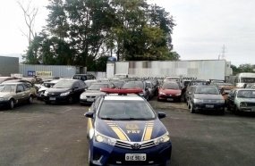 Polícia Rodoviária Federal promove leilão de 450 veículos apreendidos