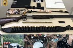Polícia recupera motocicleta furtada e apreende armas no interior de Ibicaré