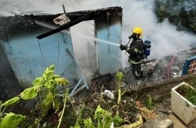 Casa é consumida por incêndio no bairro Santa Tereza em Joaçaba 