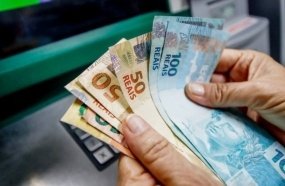 Aposentados e pensionistas recebem a 1ª parcela do décimo terceiro 