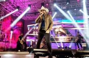 Shows levam público para a arena de eventos da Expotílias 