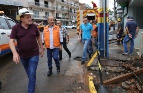 Governador Jorginho Mello visita municípios afetados pelas chuvas 