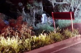 Jovem é resgatado inconsciente após capotar carro na SC-135