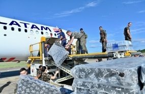 Governo de SC e Latam firmam parceria para logística de doações ao RS