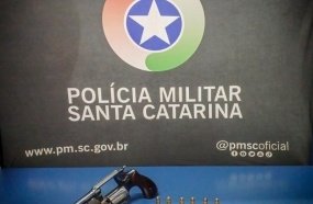 Motorista é preso com revólver durante barreira policial na SC-350