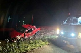 Idoso fica ferido após picape ser atingida por caminhão na BR-470