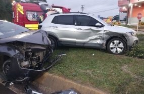Colisão entre veículo é registrada no trevo de Videira 
