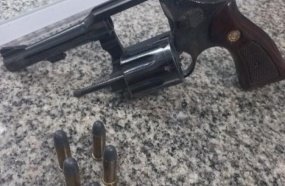Motorista é preso por embriaguez e porte ilegal de arma de fogo