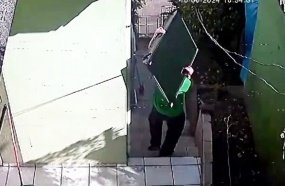 Indivíduo é preso após ser flagrado carregando TV furtada