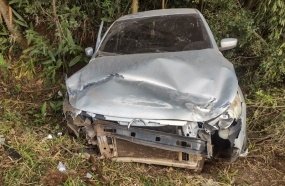 Motorista abandona carro com latas de cerveja após acidente na SC-150