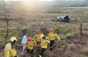 Jovem é resgatado em estado grave após capotamento na SC-452