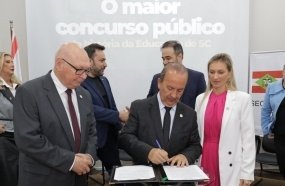 Governo lança edital do maior concurso público da história da educação em SC