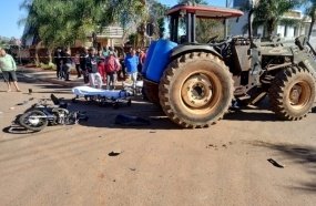 Jovem de 20 anos morre após colisão entre motocicleta e trator