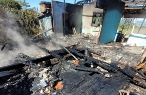 Casa é destruída por incêndio no interior de Piratuba