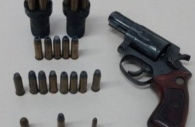 Homem é preso após Polícia Civil encontrar arma e munições em sua casa