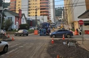 Vereador cobra sinalização adequada em obras para evitar transtornos e acidentes 