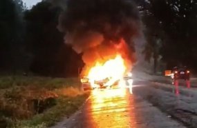 Carro pega fogo e é consumido pelas chamas em Joaçaba 