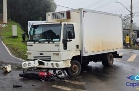 Motociclista fica ferido após ser atingido por caminhão em Capinzal 