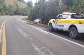 Óleo na pista faz motorista perder controle da direção na SC-135