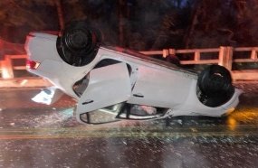 Motorista fica ferido após capotar carro sobre a ponte em Joaçaba