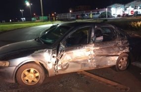 Carro é atingido por caminhão no trevo de acesso a Campos Novos