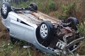Motorista escapa ileso de capotamento na BR-282 