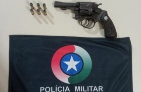Homem é preso após ser flagrado portando revólver 