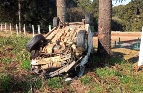 Idoso capota picape no interior de Campos Novos 