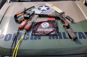Homem é preso por porte de arma durante averiguação de caça ilegal