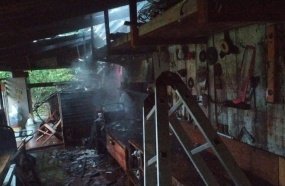 Incêndio em depósito mobiliza Corpo de Bombeiros 
