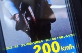 Motocicleta é flagrada trafegando a 200 km/h em rodovia catarinense
