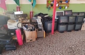 Governo recolhe 100 caminhões de materiais inservíveis das escolas estaduais 