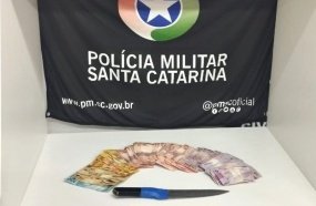 Dupla armada assalta fruteira e um dos envolvidos é preso