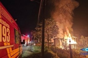 Casa é consumida por incêndio no interior de Ouro 