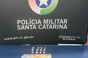 Motorista é preso com cocaína escondida no painel do carro