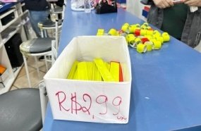 Pulseiras 'bate enrola' são apreendidas após criança se ferir