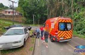 Mulher fica ferida após sofrer queda de motocicleta 