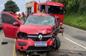 Colisão frontal entre veículos deixa três pessoas feridas na SC-150