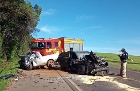 Colisão frontal entre veículos mata casal em Campos Novos