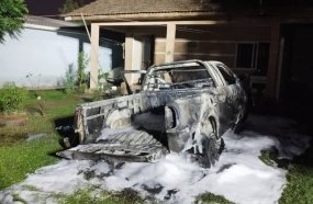 Picape pega fogo em frente à residência no município de Ouro