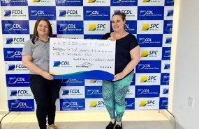 CDL Herval entrega primeiros vale-compras do Mega Sorteio 